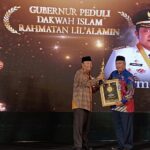 Memajukan Dakwah, Herman Deru Dianugerahi Penghargaan IKADI Award 2022