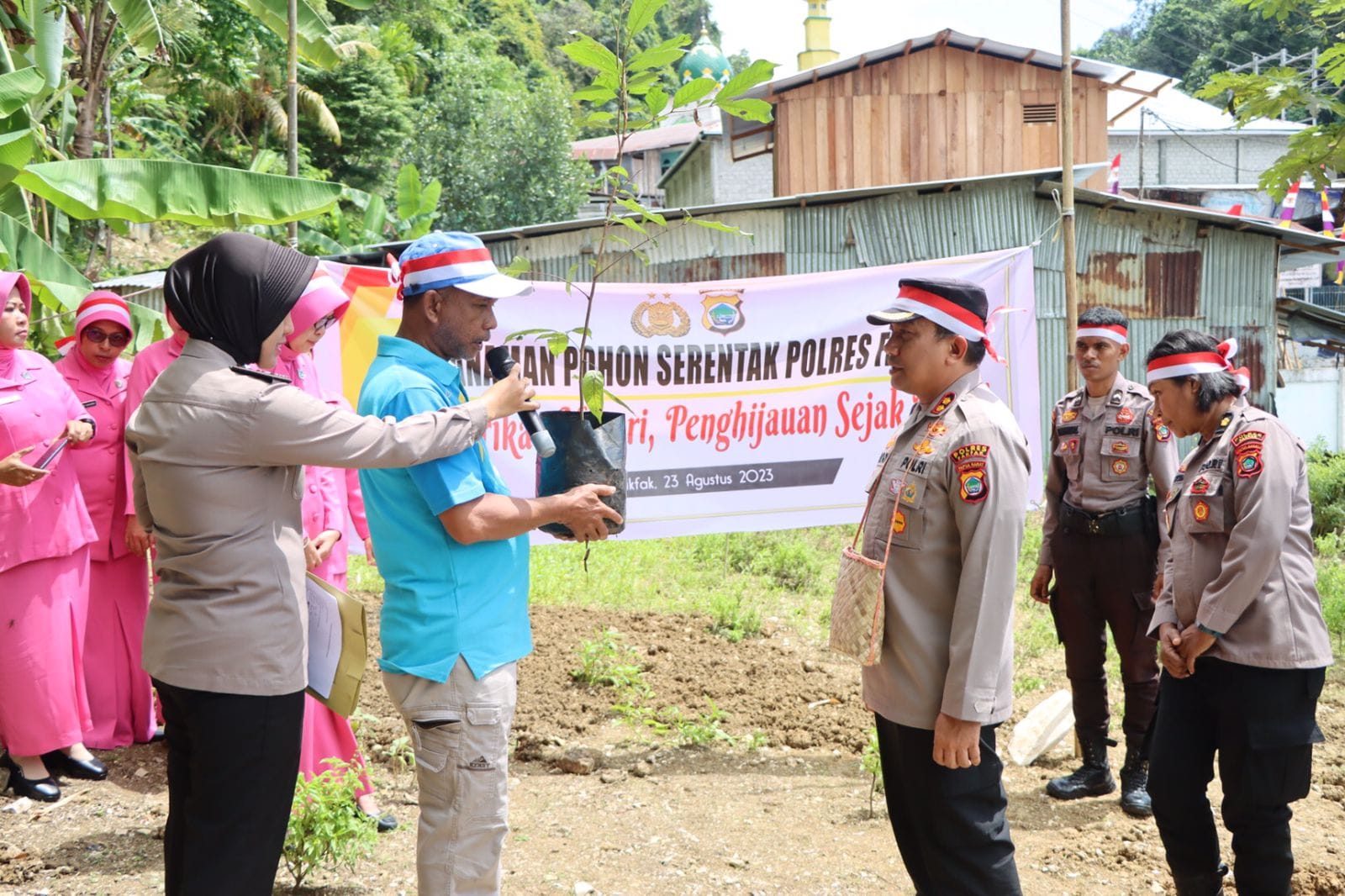 Galakkan Penghijauan Sejak Dini, Polres Fakfak Tanam 1.000 Bibit Pohon
