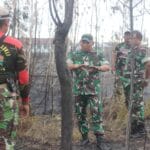 TNI-Polri dan BPBD Bersama Masyarakat Berhasil Padamkan Kebakaran Hutan di Distrik Bomberay