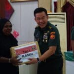Ramah Tamah Dengan Masyarakat Fakfak Aster Panglima TNI Serahkan Tali Kasih