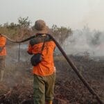 Tanggap Bencana Karhutla, UPDK Keramasan Bantu Mesin Pompa