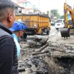 Jumat Bersih, Pj Walikota Pagaralam Kerahkan Eksavator Bersihkan Drainase