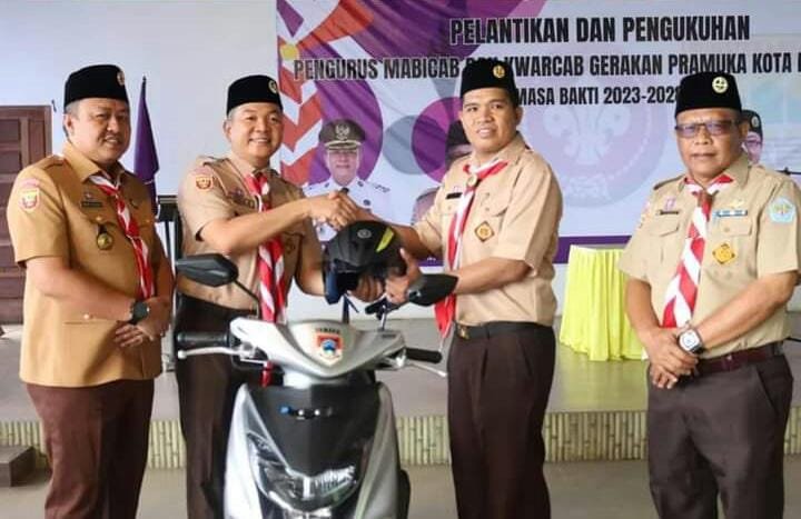 Lantik Pengurus Kwartir Cabang, Pj Walikota Serahkan 70 Unit Kendaraan