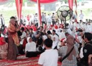 Ribuan Warga Ponpes SMB Sambut Atiqoh Ganjar Pranowo