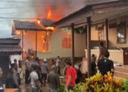 Aparat Gabungan TNI-Polri Serta Damkar Berhasil Tangani Kebakaran di Komplek Tugu Gapensi Fakfak
