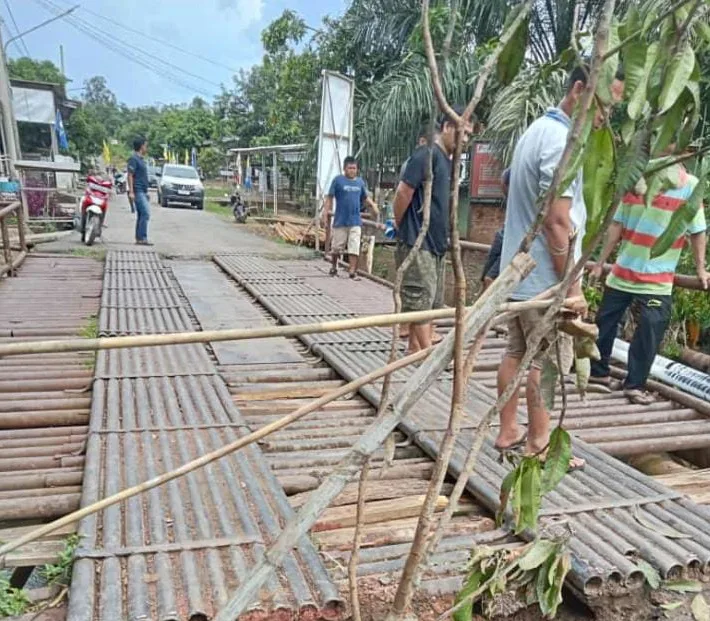 Jembatan Penghubung di Desa Sungai ibul Memprihatinkan