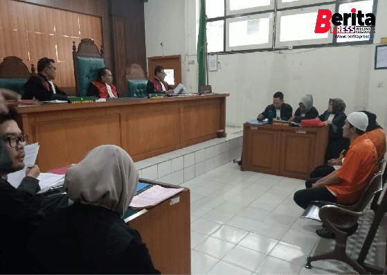 Kurir Sabu Menitihkan Air Mata Usai Vonis Hakim