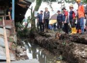 Pj Walikota Pagaralam Turun Langsung Bersihkan Gorong-gorong Bersama Jajaran
