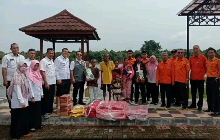 Dinas Sosial Gerak Cepat Bantu Warga Kelurahan Soak Baru yang Rumahnya Roboh