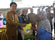 Warga Desa Lebuh Rarak Serbu Pasar Murah