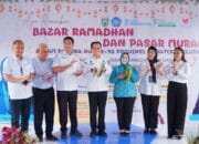 Pj Gubernur Agus Fatoni dan Pj Ketua TP PKK Tyas Fatoni Buka Bazar Ramadhan dan Pasar Murah