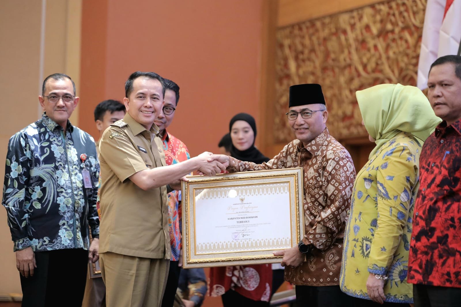 Penganugerahan Paritrana Award Tahun 2023, PJ Gubernur Berikan Santunan