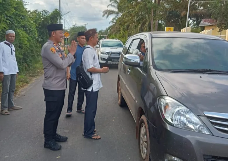 Kapolsek Batang Hari Leko dan Bhayangkari Berbagi Takjil Berbuka Puasa di Tanah Abang