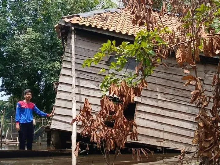 Dinsos Muba Gerak Cepat Bantu Warga Terkena Musibah Rumah Roboh di Desa Petaling