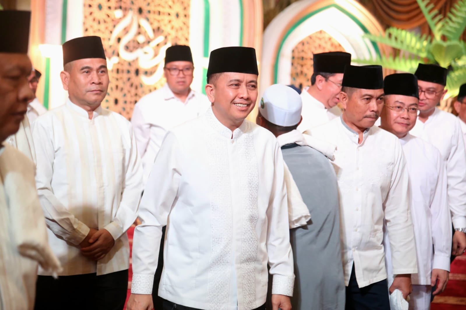 Salat Tarawih Berjamaah, Pj Gubernur Agus Fatoni Ingatkan Masyarakat Jaga Iklim Kondusif di Sumsel