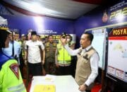 Malam Idul Fitri, Pj Gubernur Sumsel Agus Fatoni Keliling Tinjau Posko dan Beri Bantuan Sembako