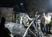 Malam Lebaran, Pj Gubernur Agus Fatoni Tinjau Lokasi dan Berikan Bantuan kepada Korban Kebakaran