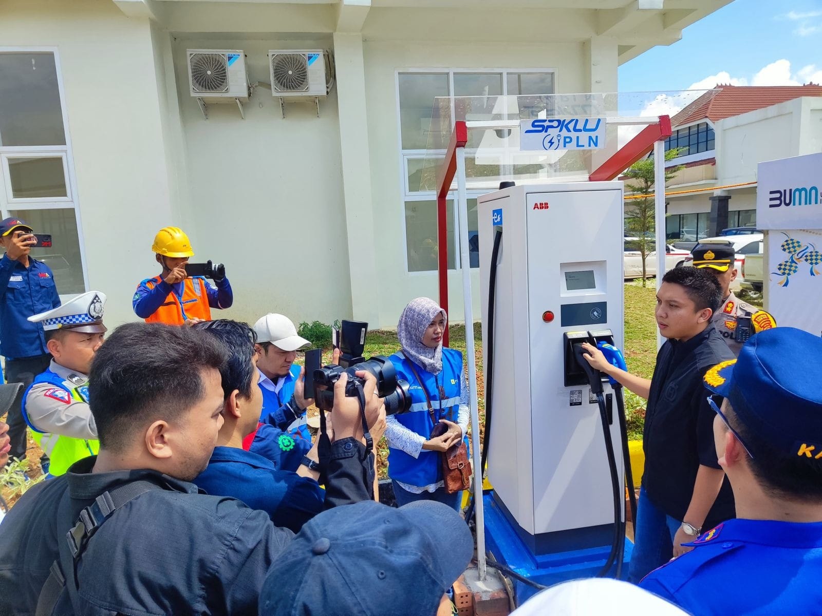 Bupati OI Pantau SPKLU Rest Area Km 56A Tol Indralaya-Prabumulih