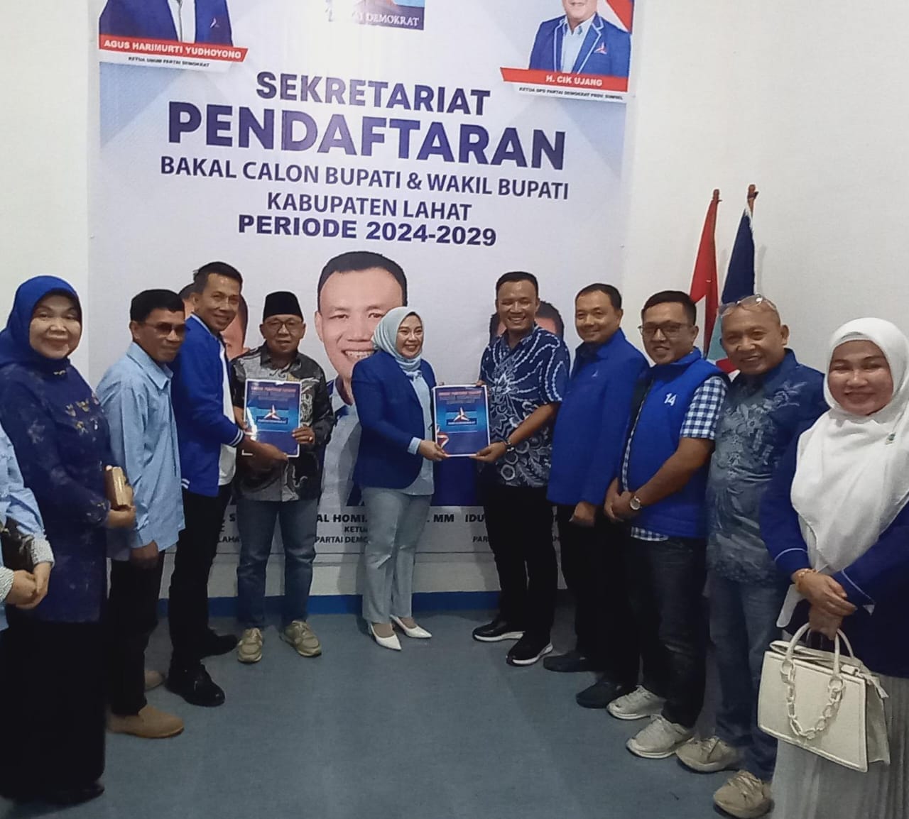 Pasangan Berlian Mengembalikan Formulir ke DPC Partai Demokrat