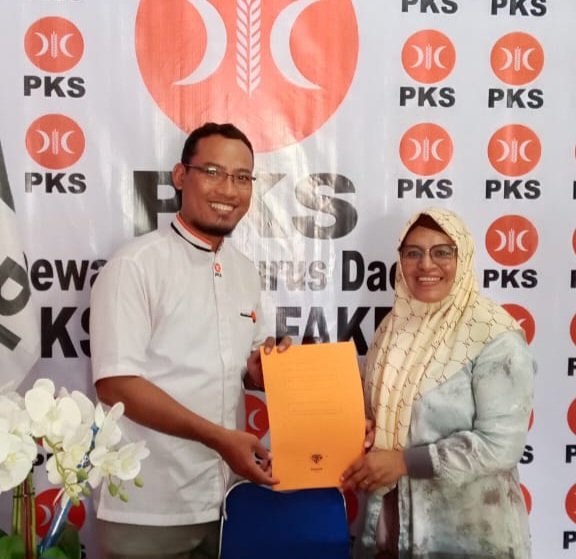 LO Abdul Razak, Sambangi Sekretariat DPC PKS Ambil Form Pendaftaran