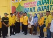 Sudarman dan Bursah Zarnubi Ambil Formulir Cabup Lahat di Partai Golkar