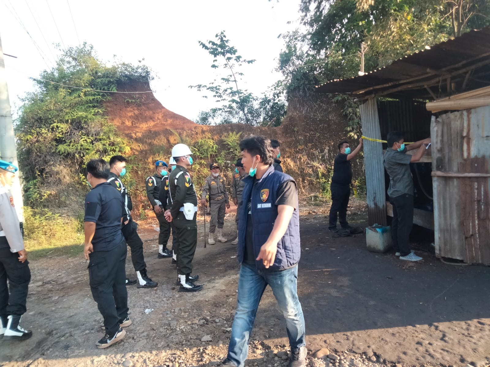 Polres Lahat Bersama TNI Tertibkan Gudang BBM Ilegal