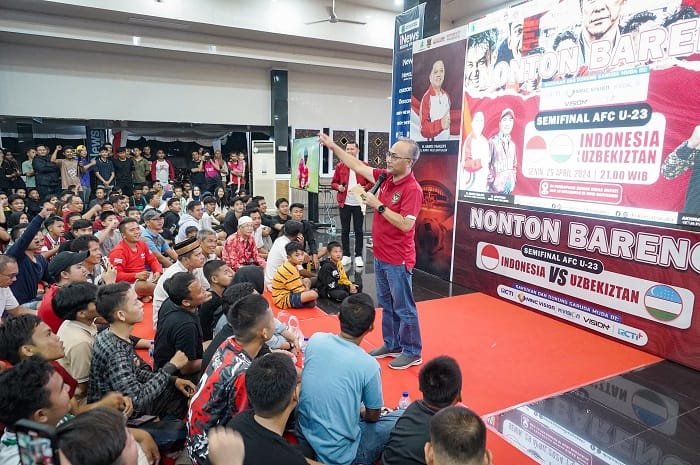 Pj Bupati Sandi Fahlepi dan Ribuan Warga Muba Nobar Timnas U-23