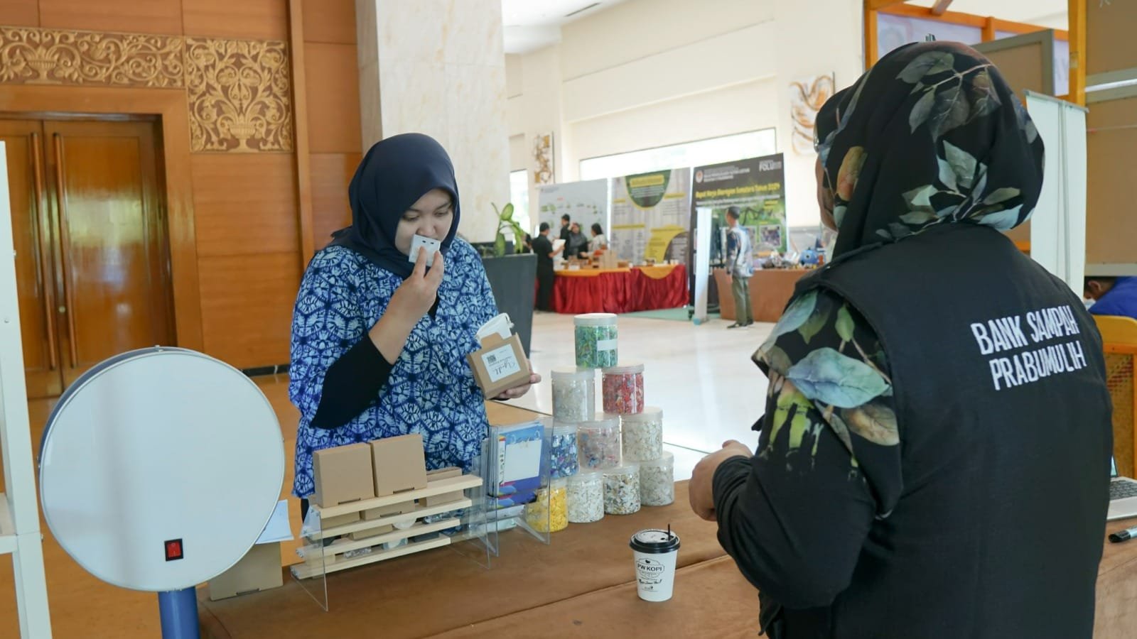 Bank Sampah Prabumulih Binaan PLN UID S2JB Unjuk Produk di Pameran Ekoregion Sumatera