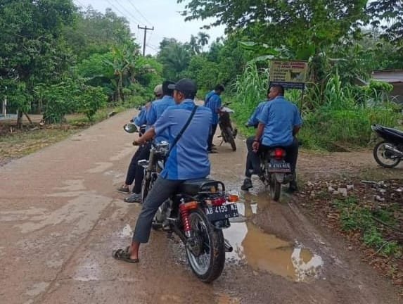 Tertibkan Pelanggan Menunggak, PDAM Tirta Randik Sambangi Rumah Pelanggan