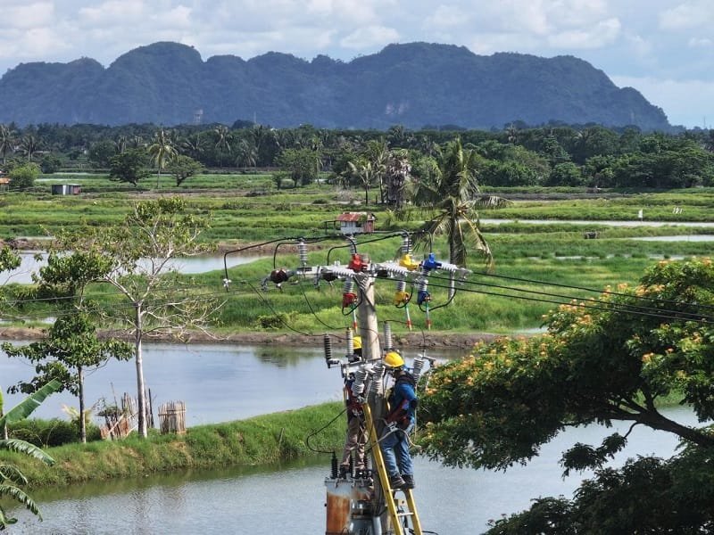 Menyala 24 Jam, 33 Dusun Terpencil Sulawesi Selatan Dilistriki PLN