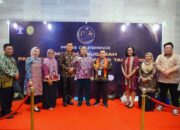 Lurah Serasan Jaya Sabet Dua Penghargaan di Ajang Anugerah Paralegal Justice Award 2024