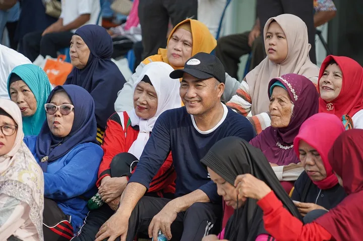 Sekda Apriyadi Mahmud Senam Sehat Bersama Lansia di Muba