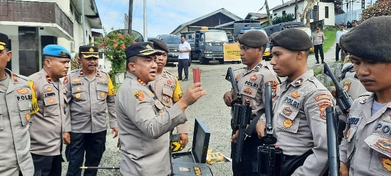 Hadapi Tahapan Pilkada 2024, Kapolres AKBP Hendriyana Mengecek Seluruh Peralatan Anggota di Lapangan