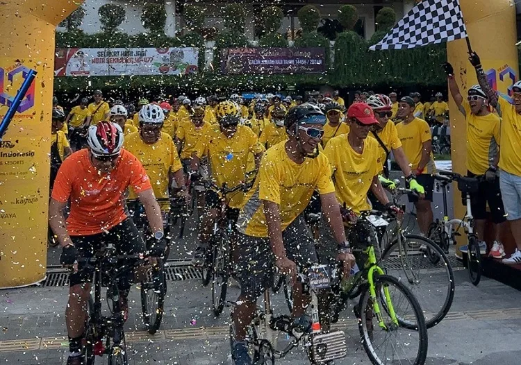 Jelajah Sehat Kota Semarang Bersama Santika Indonesia Hotels & Resorts dalam Family Fun Bike