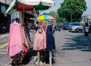 Penampakan Pasar Kebon Kembang yang Sesak dengan Pedagang Kaki Lima di Pinggir Jalan
