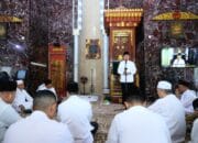 Salat Jumat Berjamaah di Masjid Baiturrahman, Agus Fatoni Beri Bantuan Sekaligus Halal Bihalal