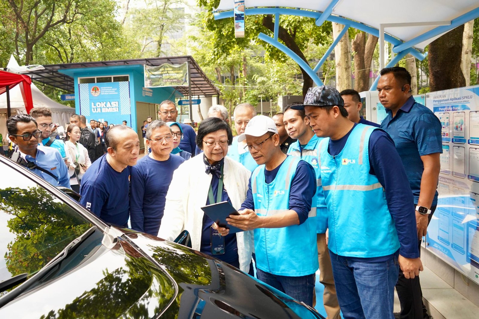 Energi Ramah Lingkungan, PLN-KLHK Resmikan SPKLU Hingga Konvoi Motor Listrik