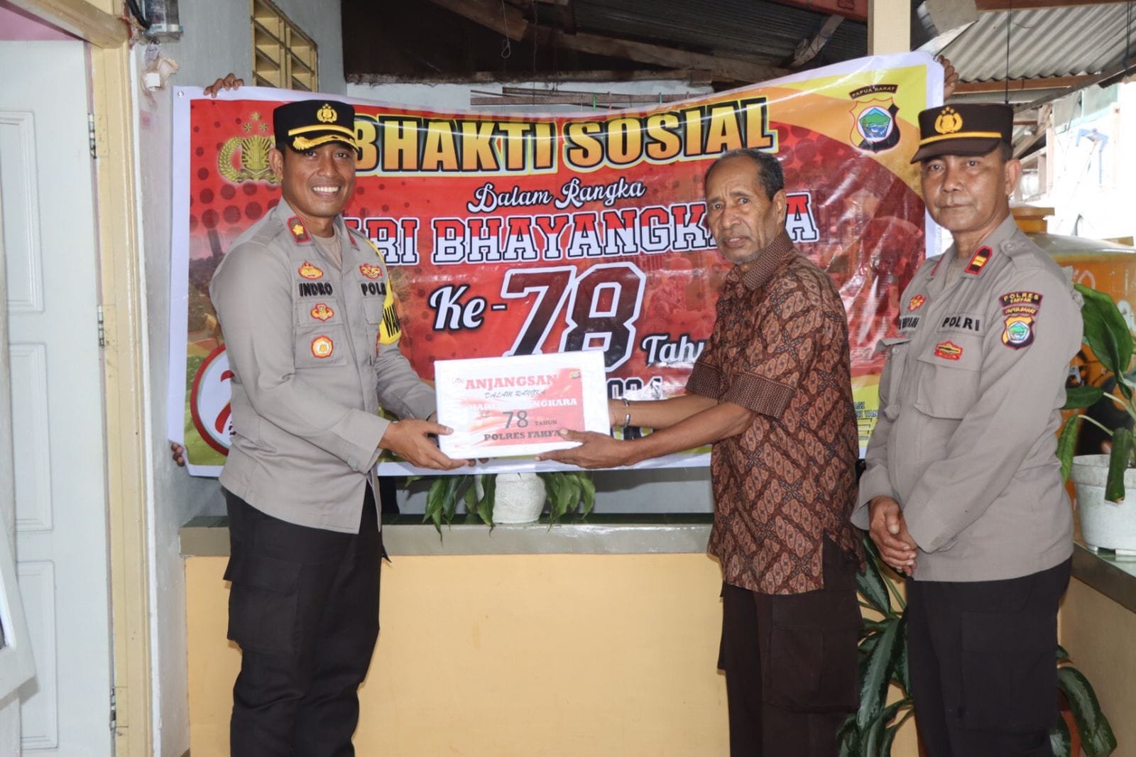 Maknai Hari Bhayangkara Ke-78, Polres Fakfak Gelar Anjangsana Ke Purnawirawan Polri dan Warakauri