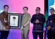 Pj Gubernur Agus Fatoni Dinobatkan Sebagai Tokoh Sahabat Guru oleh Media Group Network
