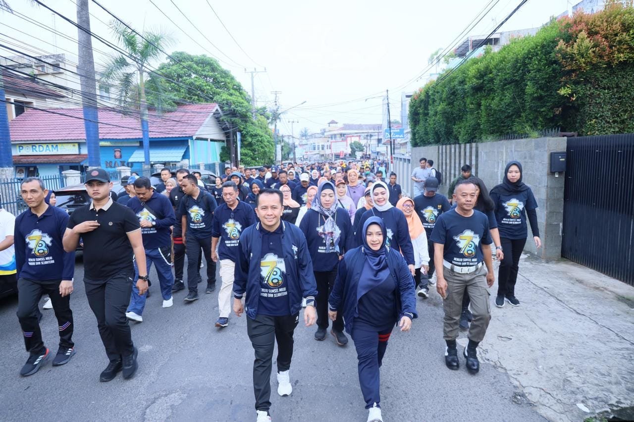 Meriahkan HUT Sumsel ke-78 Tahun, Pj Gubernur Agus Fatoni dan Ribuan Peserta Ikuti Jalan Sehat