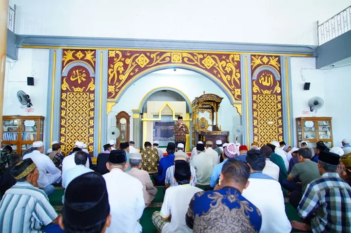 Safari Jumat di Masjid Al Karim Nur, Ini Pesan Pj Bupati Sandi Fahlepi
