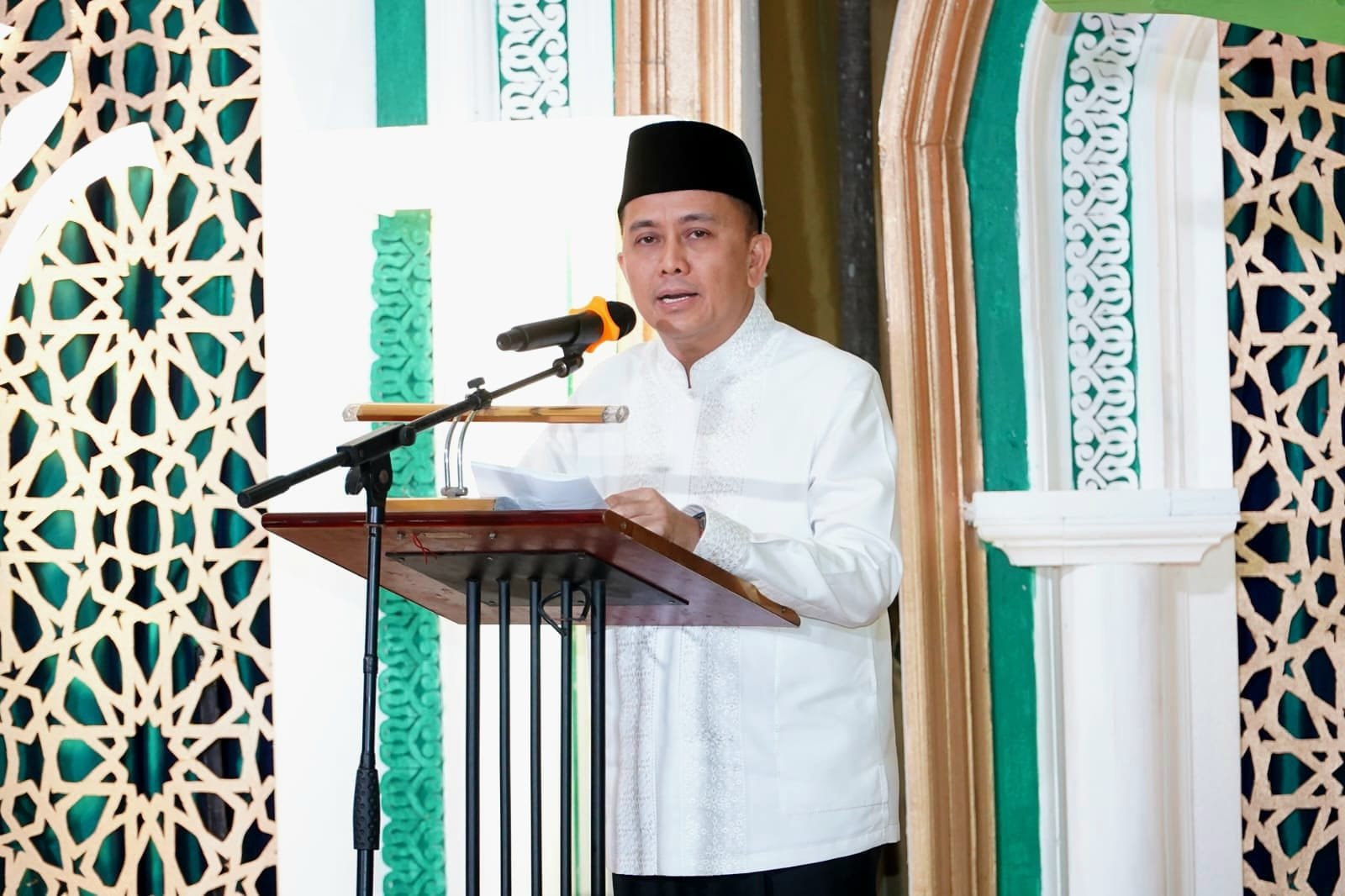 Salat Tarawih Berjamaah, Agus Fatoni Ingatkan Masyarakat Jaga Iklim Kondusif di Sumsel