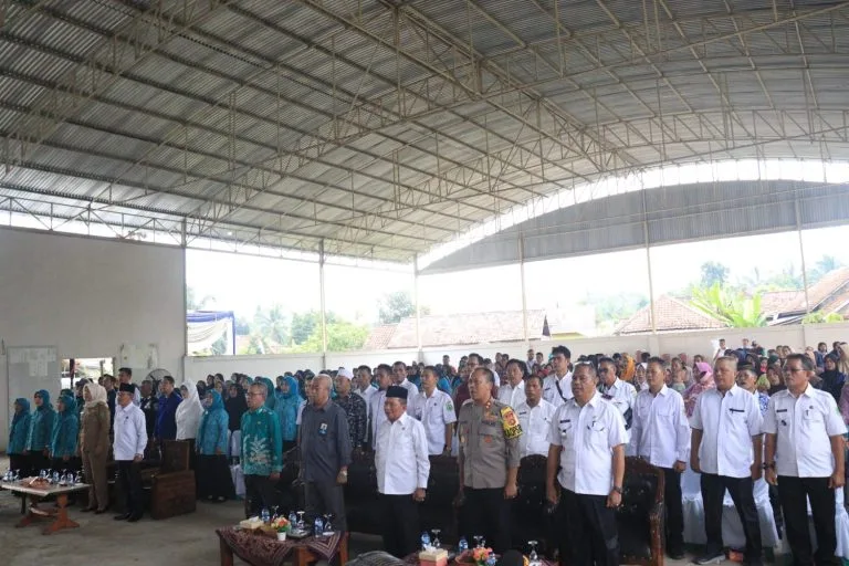 Wakil Bupati PALI Menghadiri Kegiatan Pembagian Sembako Balita Berisiko Stanting Didesa Karta Dewa