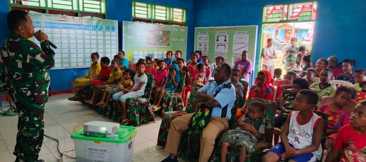 Masyarakat Kampung Kwau Dibekali Wasbang Dan Belneg Oleh Satgas TMMD Ke-121 Kodim 1801/Manokwari