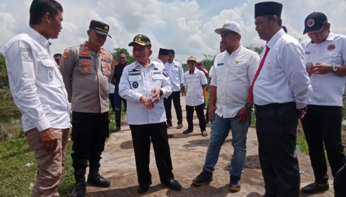 Wakil Bupati PALI Tinjau Jembatan Ambruk di Desa Karang Agung