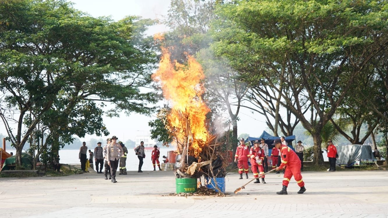 Wakapolda Sumsel Tutup Pelatihan Cegah Karhutla dan PAM VVIP OMB 2024