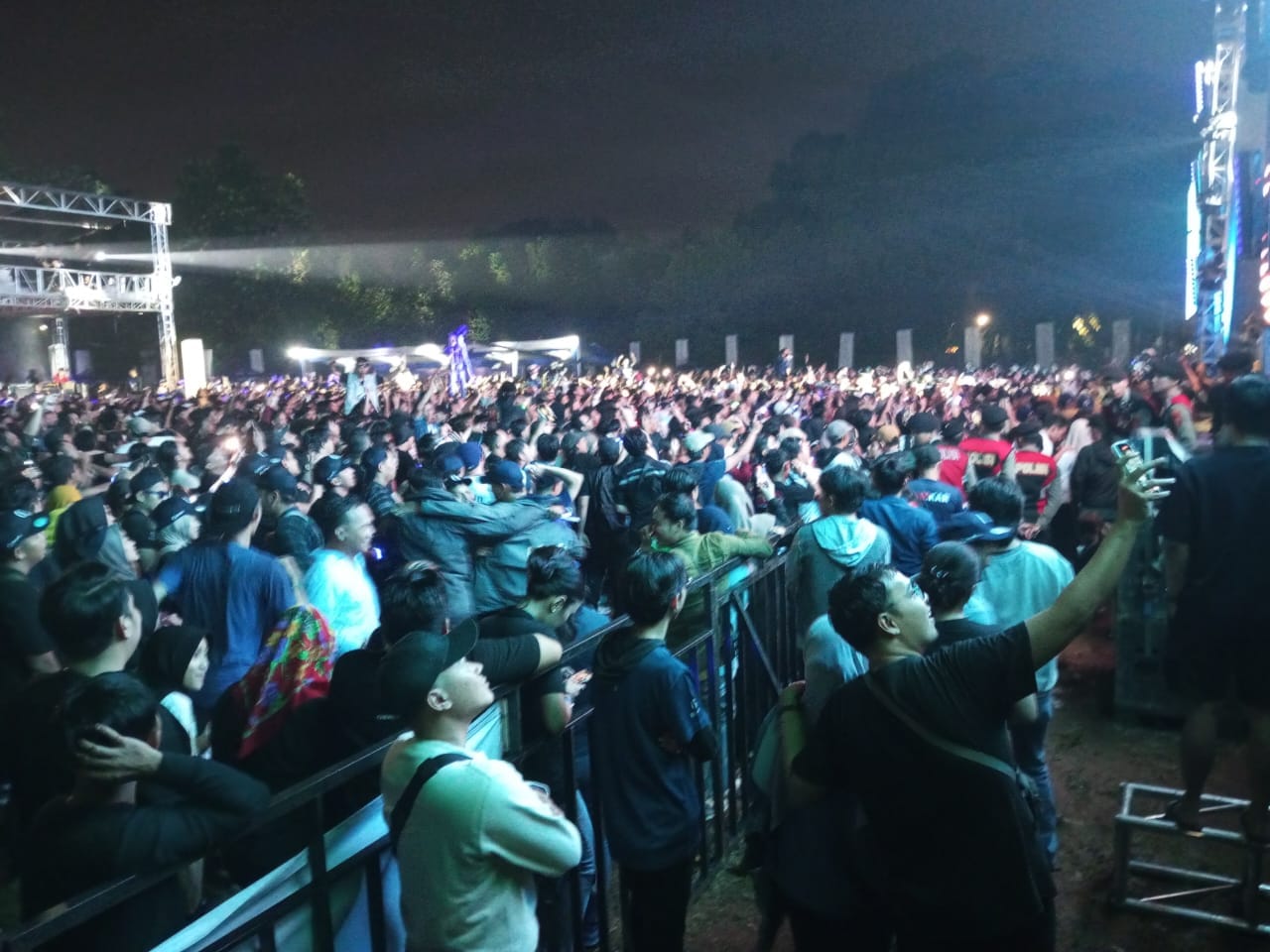 Ribuan Penonton Padati Biznet Festival, Dihadiri The Changcuters dan Atlet Esports di GOR Pajajaran Bogor