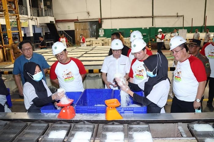 Pastikan Stok Beras Mencukupi, Pj Gubernur Elen Setiadi Dampingi Kepala Bapanas RI Tinjau Gudang Bulog dan Penggilingan Padi