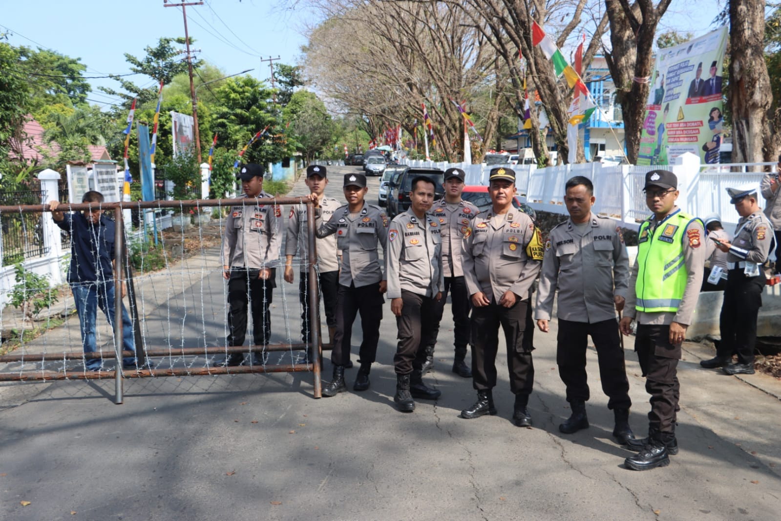 Polres Lahat Pengamanan Rapat Pleno Penetapan Anggota DPRD Terpilh Hasil Pemilu 2024