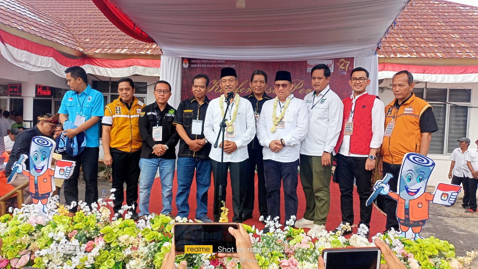 Ratusan Massa Kawal Paslon JADI Daftar ke KPU OKI